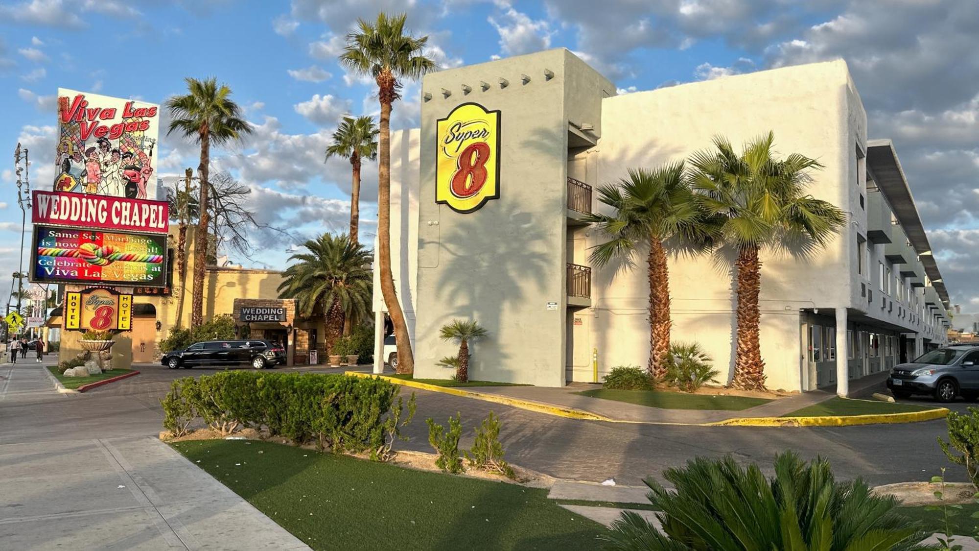 Super 8 By Wyndham Las Vegas North Strip/Fremont St. Area Экстерьер фото