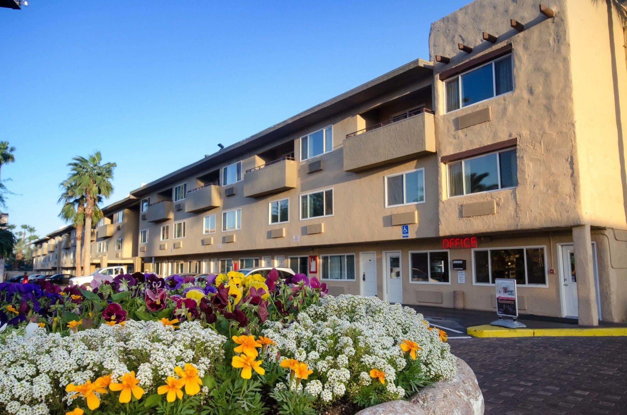 Super 8 By Wyndham Las Vegas North Strip/Fremont St. Area Экстерьер фото