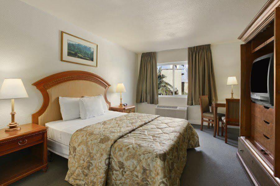 Super 8 By Wyndham Las Vegas North Strip/Fremont St. Area Экстерьер фото